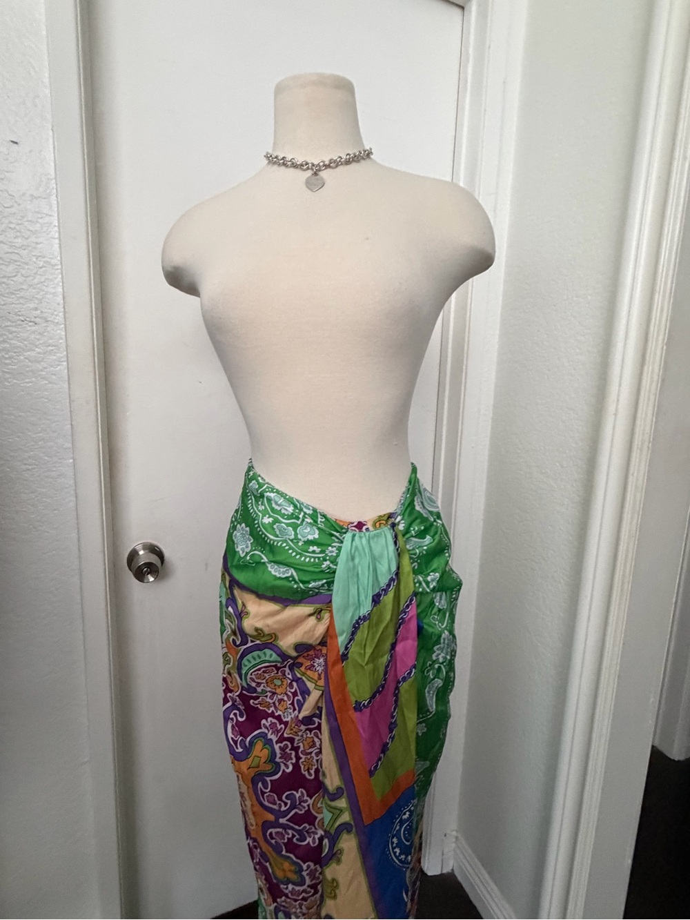 See Video ! Women’s Green Multi-Color Printed Pareo skirt or Sarong Wrap
